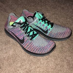 Men’s 9 Nike Free RN Flyknit